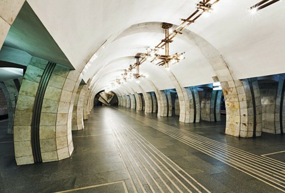 У Києві на півроку зупинять рух між станціями метро ”Деміївська” та ”Теремки”