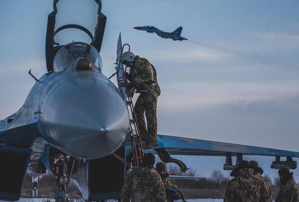  На тлі масових звільнень українським військовим льотчикам підвищили посадові оклади