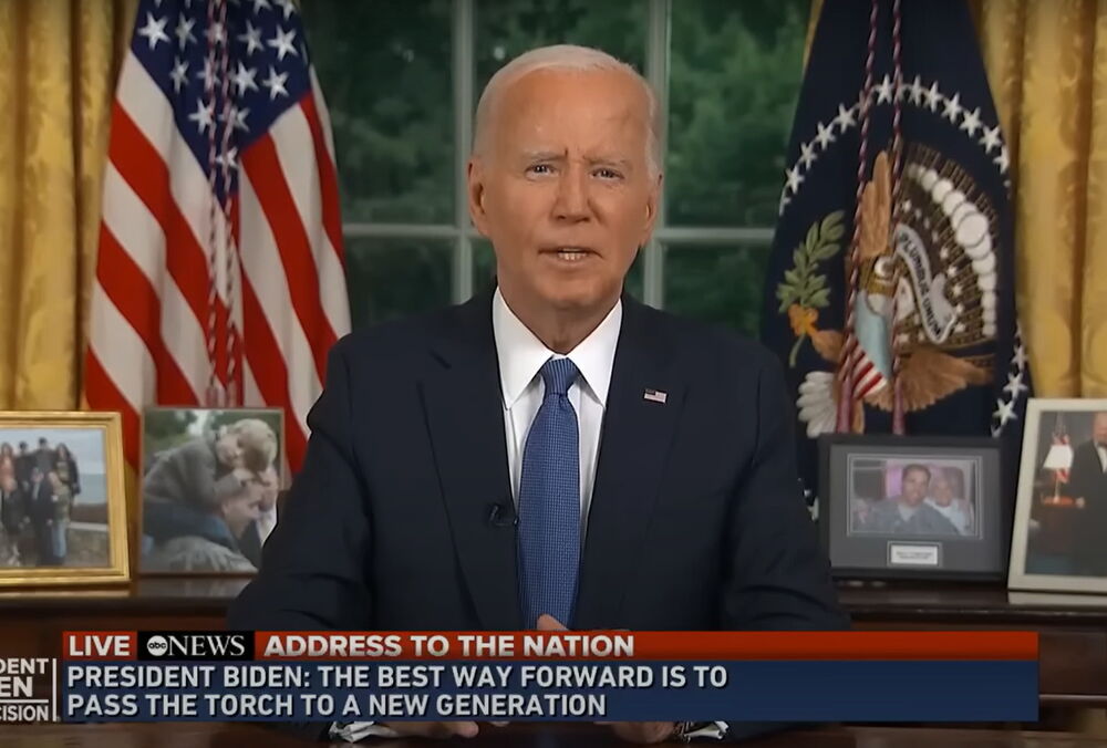 Байден заявил, что снялся с выборов, ”защищая демократию”