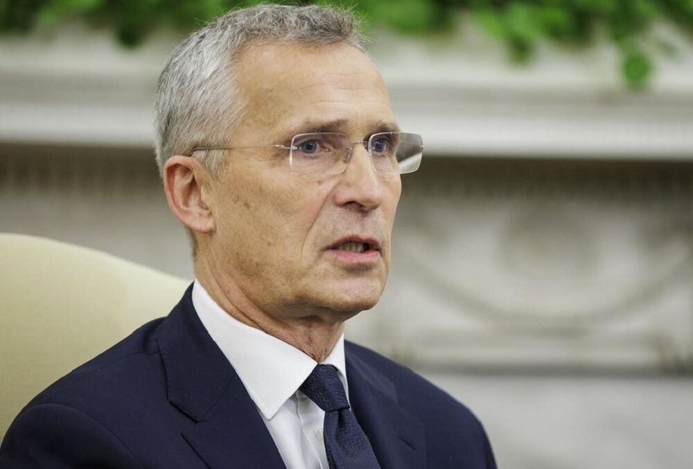 Столтенберг заявив, що не вважає падіння уламків безпілотника в Румунії атакою Росії