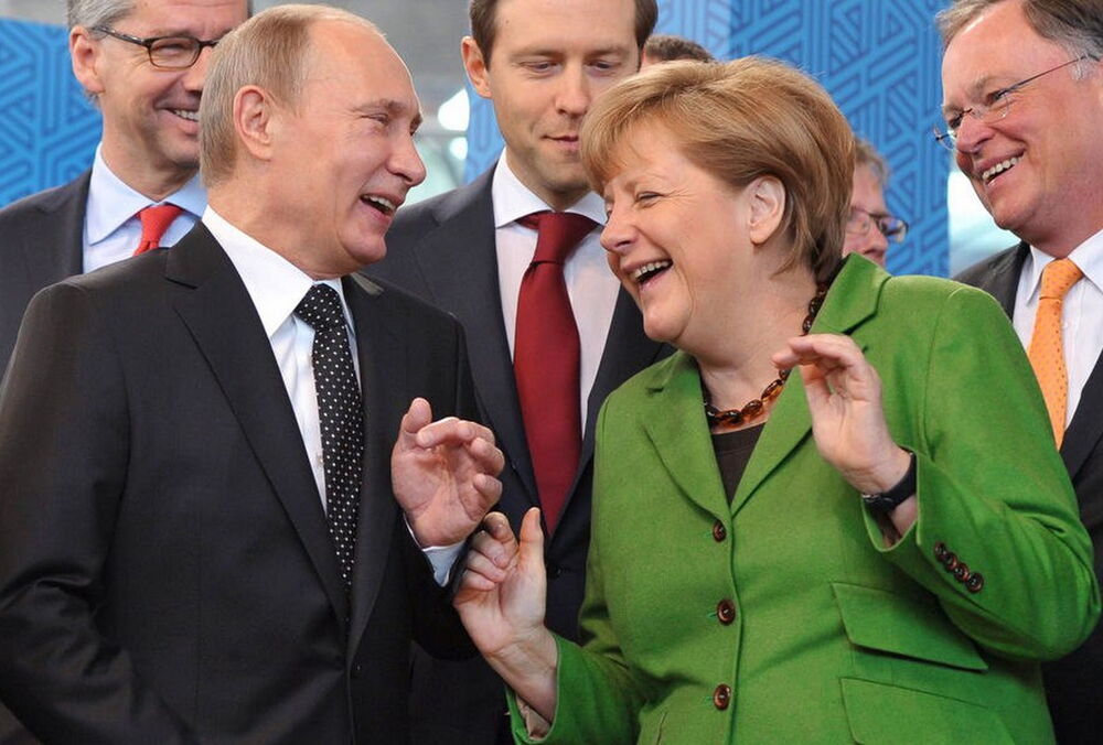 Ангела Меркель заставила Украину не сопротивляться во время оккупации Крыма, - экс-глава ВС Литвы