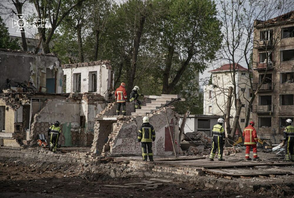 В Киеве продолжаются аварийный работы в Святошинском районе: фото