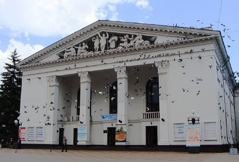 Окупанти зібралися відновити роботу драмтеатру у Маріуполі, де загинули сотні мирних жителів