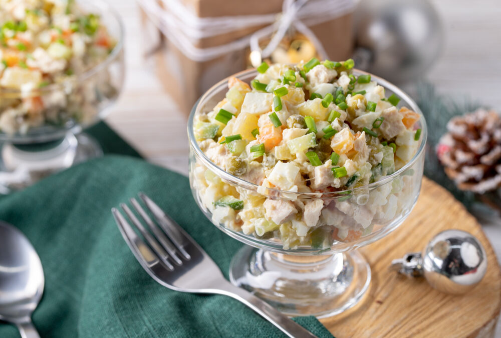 Готуємо Олів'є на Новий рік: продукти, які нададуть оригінального смаку