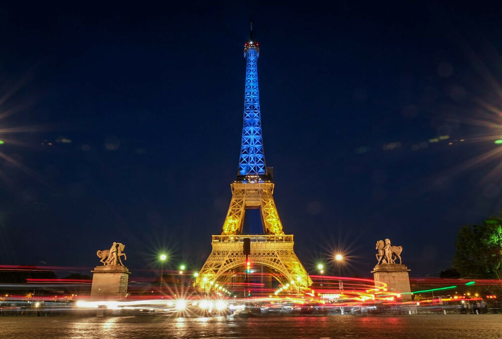 Из-за энергокризиса в Париже могут сократить освещение Эйфелевой башни