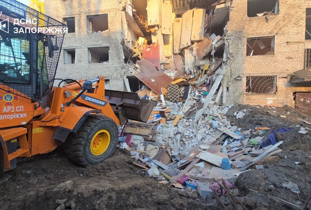 Під завалами гуртожитку у Запоріжжі перебуває 1 особа, постраждали 17: кадри з місця Під завалами гуртожитку у Запоріжжі перебуває 1 особа, постраждали 17: кадри з місця