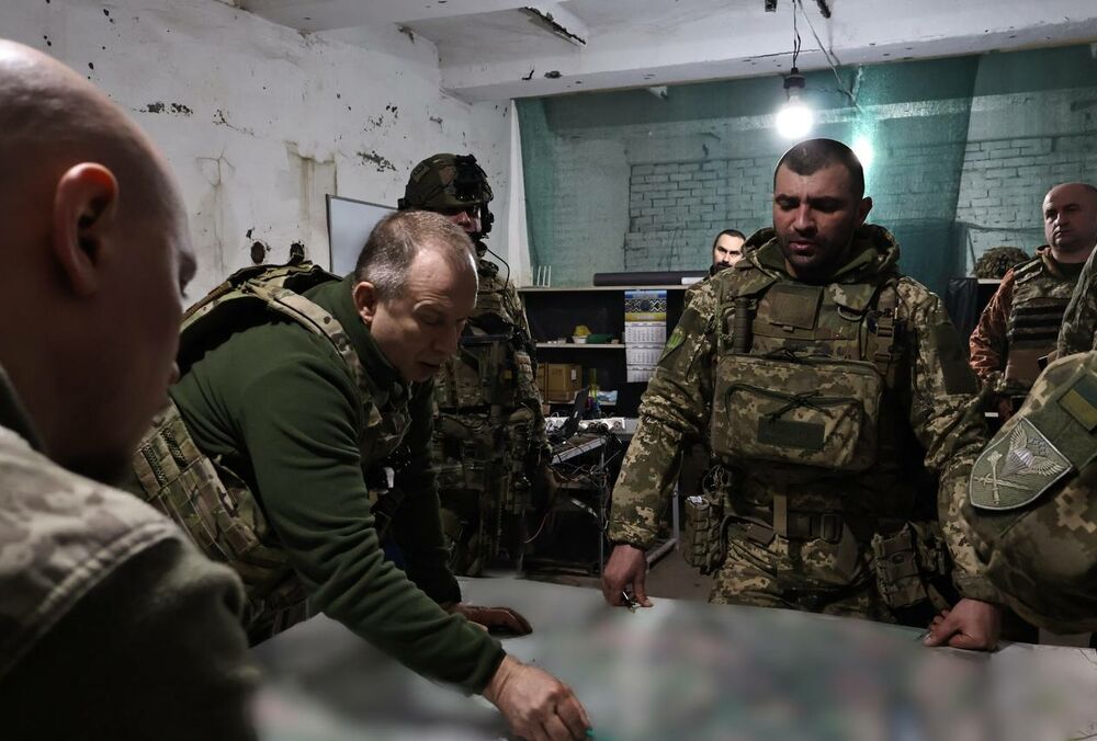 Оборона Бахмуту ламає плани Росії і дає ЗСУ виграти час, - Сирський