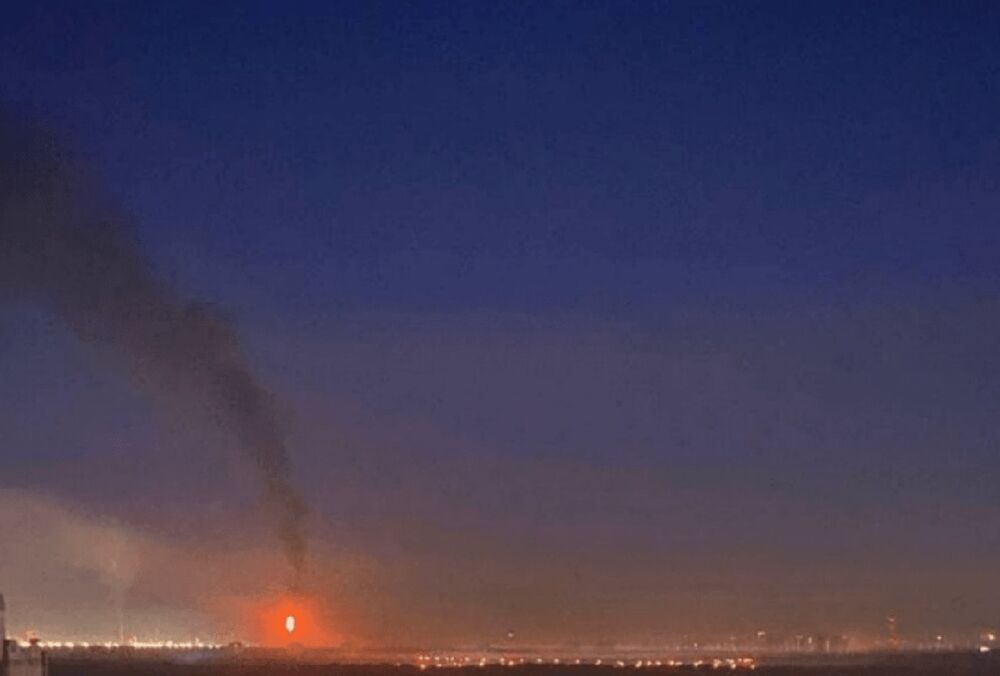 Москва пережила очередную атаку дронов: жители города заявили о ”столбе огня”