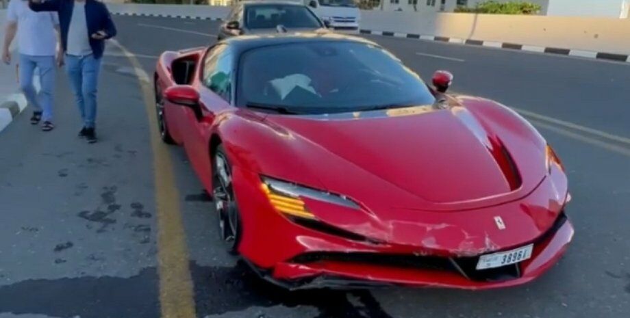 Украинец в Дубае разбил эксклюзивный суперкар Ferrari стоимостью 1 млн.  долларов 