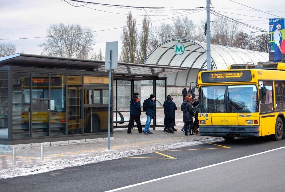 В Киеве провели тендер на закупку стеклянных остановок общественного транспорта 