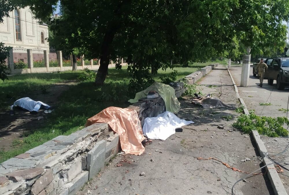 Восемь человек погибли при обстреле остановки в Торецке (фото) 