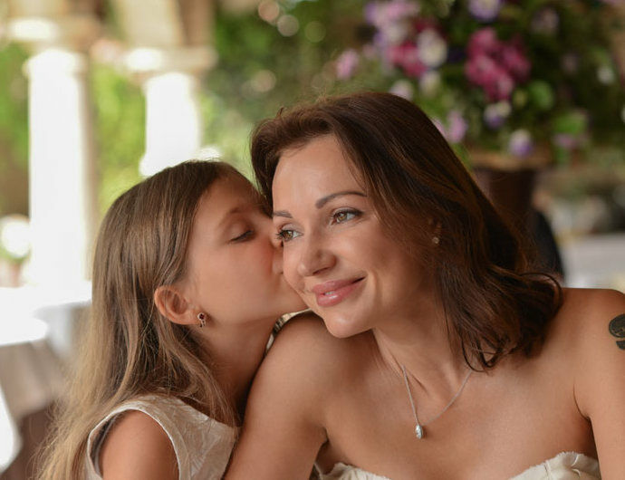 Цивільна дружина Кернеса переписала весь бізнес на його колишню дружину