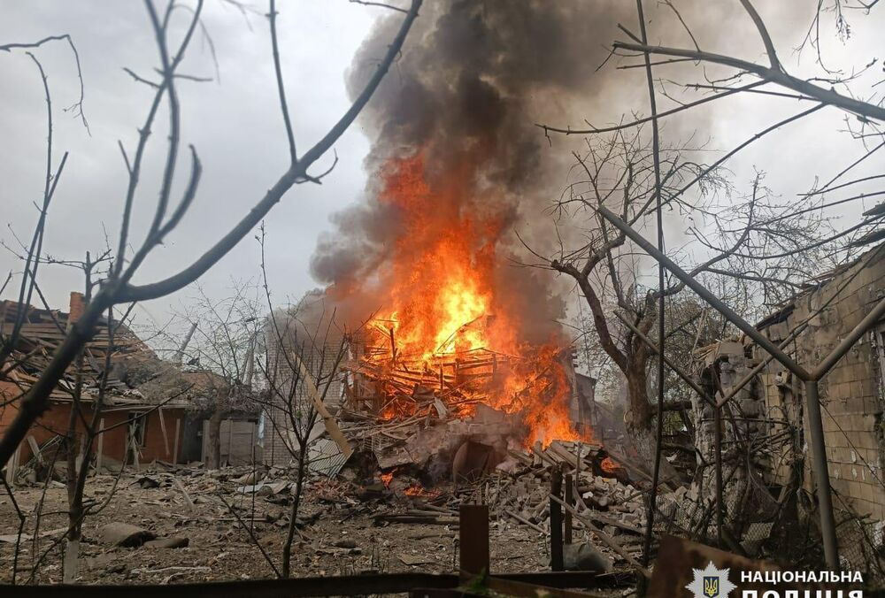 Россия сбросила авиабомбу на Дергачи: пострадали трое детей (фото)