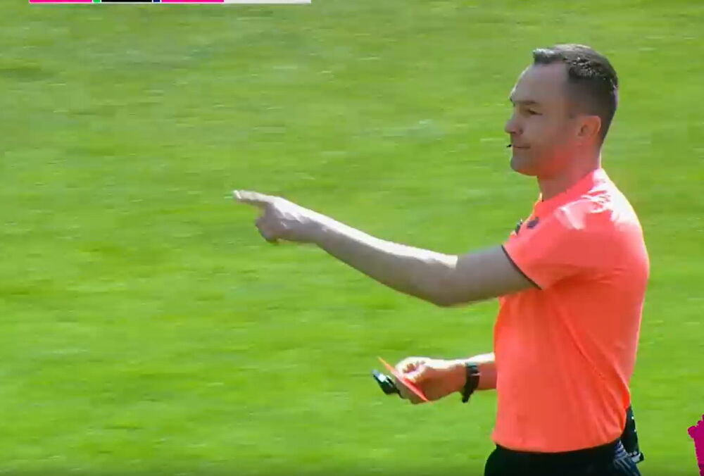 Колишній голкіпер збірної України отримав свою першу червону картку: відео Колишній голкіпер збірної України отримав свою першу червону картку: відео