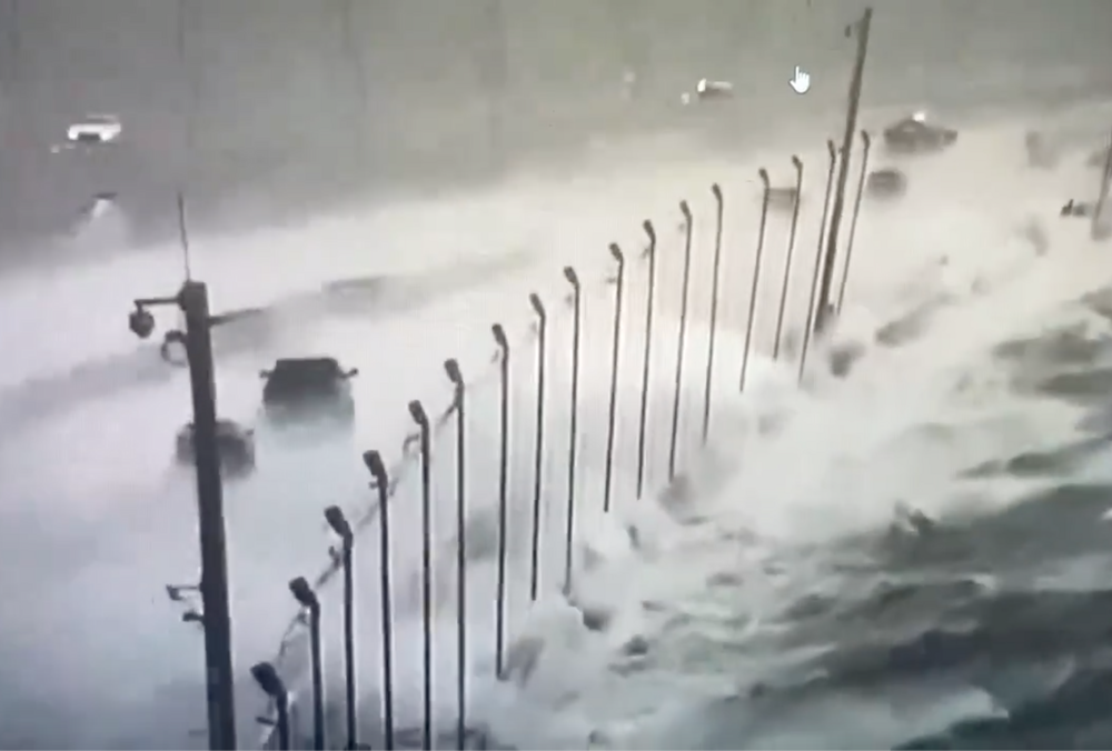 В США бушует один из самых мощных в истории ураганов