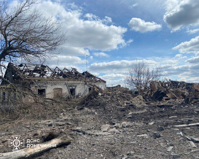 Россияне ударили по домам в Новохатском