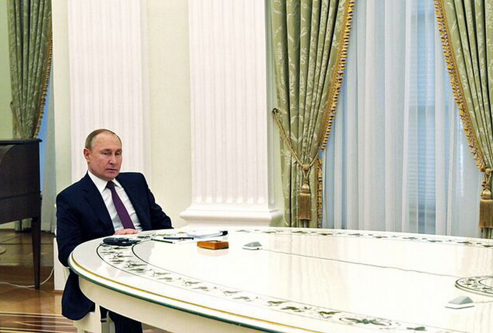 Путин снова рассмешил гигантским столом на встрече: фото Путин снова рассмешил гигантским столом на встрече: фото