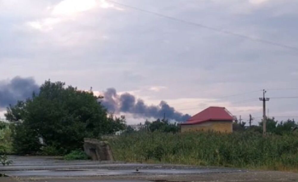 Новая серия взрывов в Крыму: сообщается о возгорании российской воинской части 