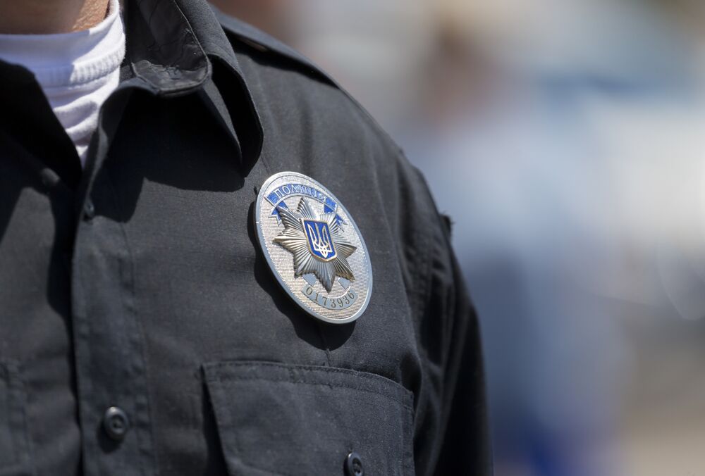 В Одесі п'яна компанія жорстоко побила і пограбувала офіцера поліції