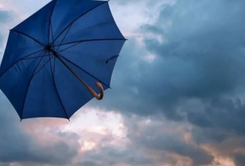 Грозы, шквалы и град: синоптики напугали прогнозом погоды на завтра