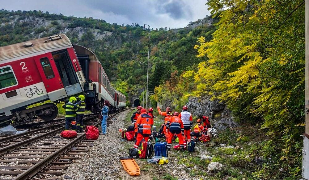 В Словакии столкнулись два поезда: много пострадавших