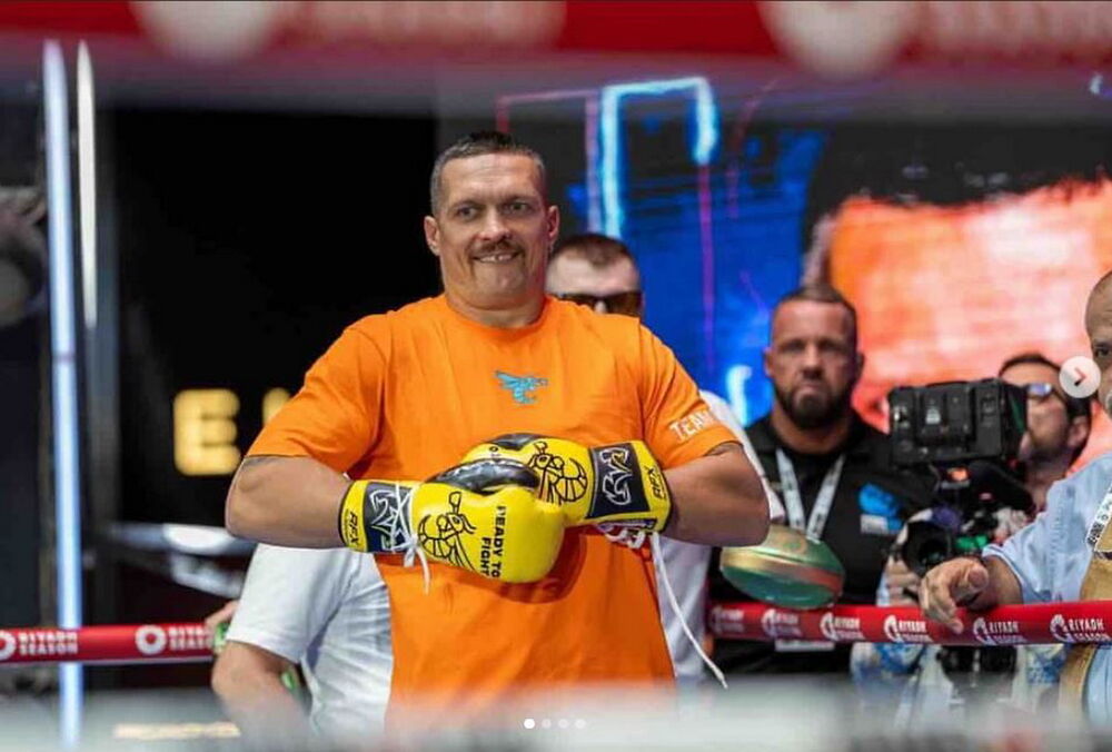 Реванш Усик-Фьюри перенесли из-за травмы украинца