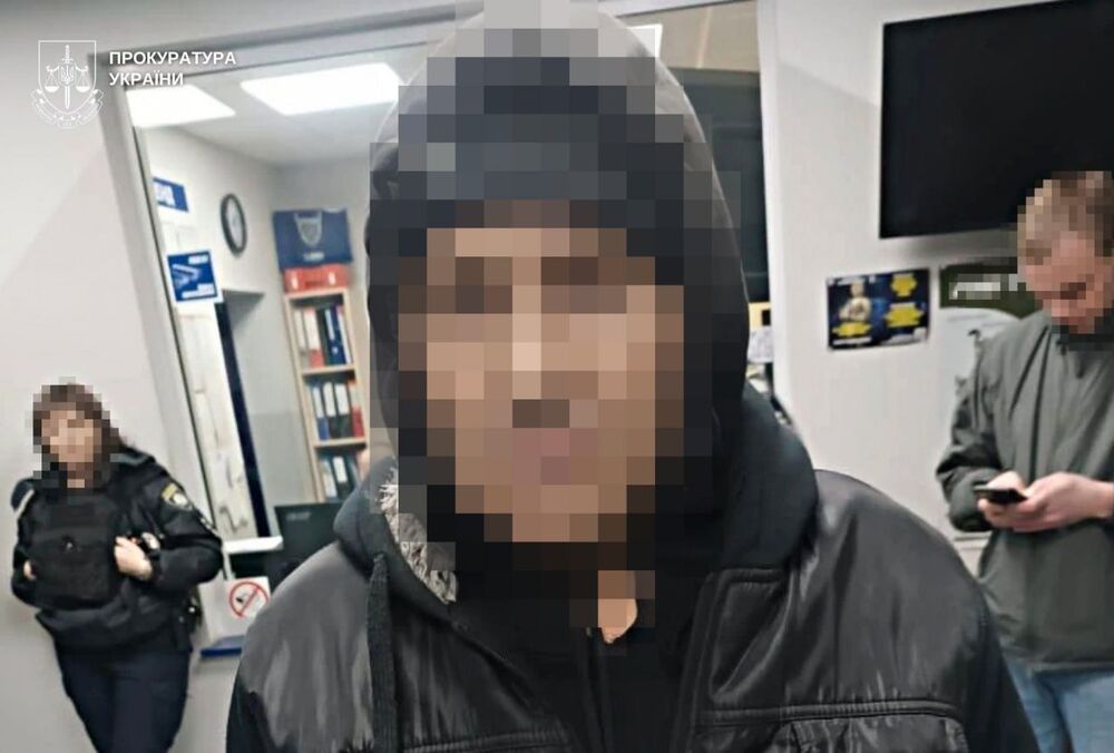 Во Львовской области задержали мужчину, который напал на военного ТЦК с киркой