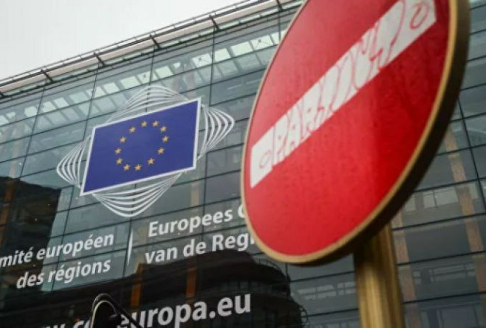 Россиянам официально запретили въезд в Польшу, Литву, Латвию и Эстонию 