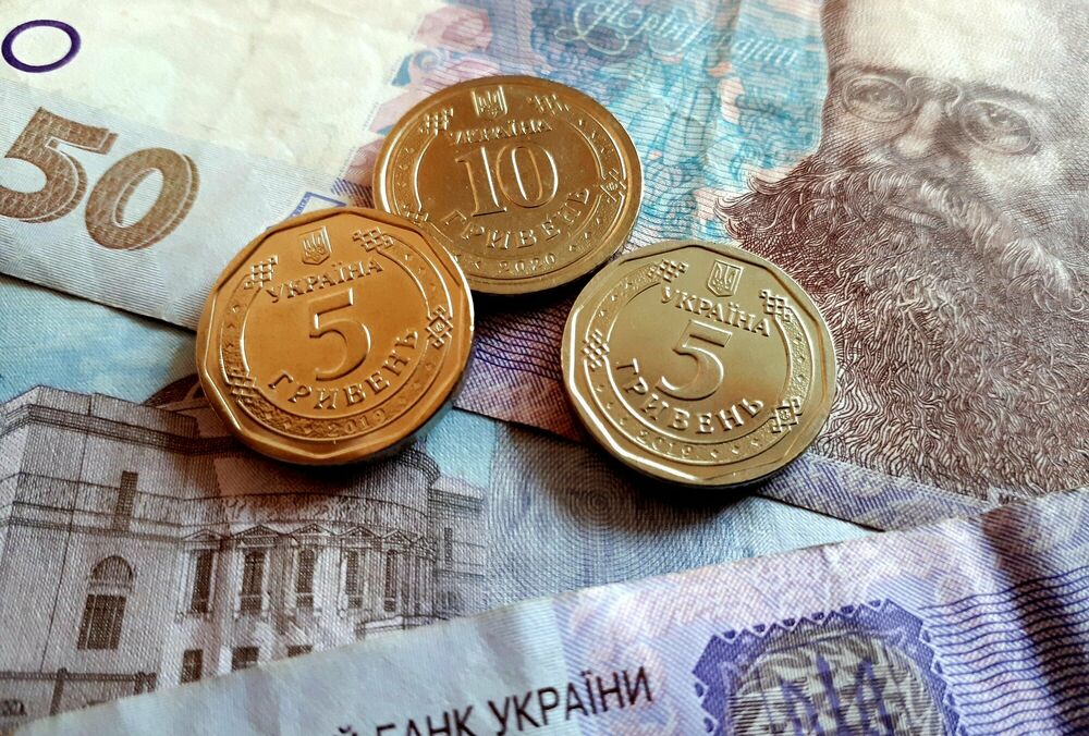 Инфографика: в Украине растут долги по зарплатам