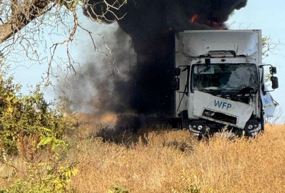 Росіяни вдарили по машинах гуманітарної допомоги у Херсонській області