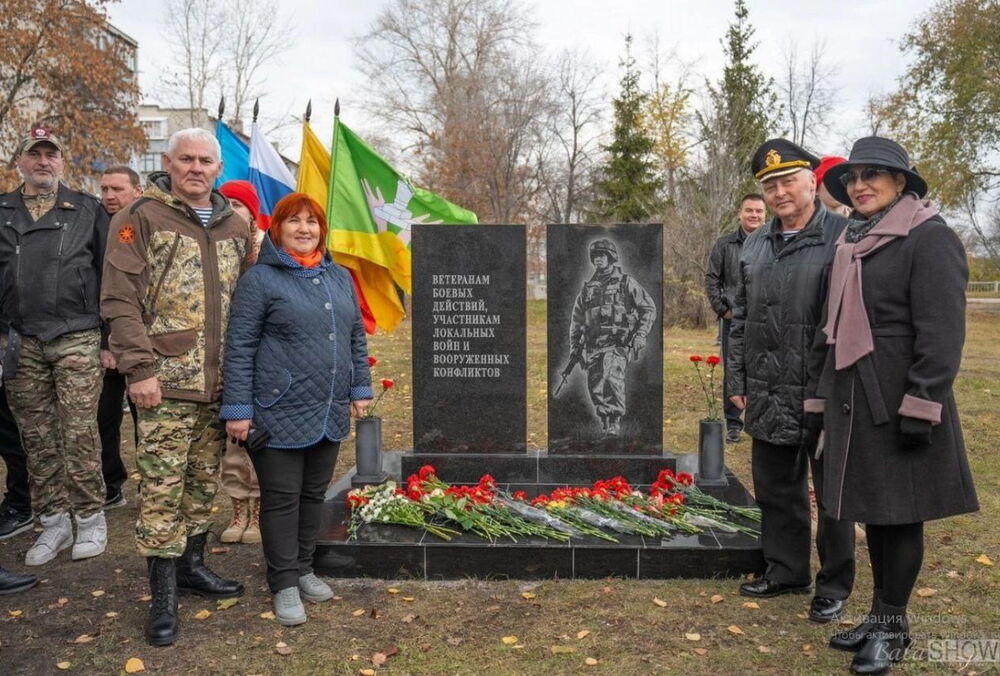 В России снесли памятник солдату НАТО, которого выдали за ”русского освободителя”