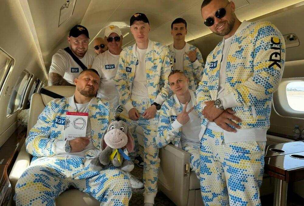 Усик вирушив до Саудівської Аравії на бій проти Ф'юрі: фото