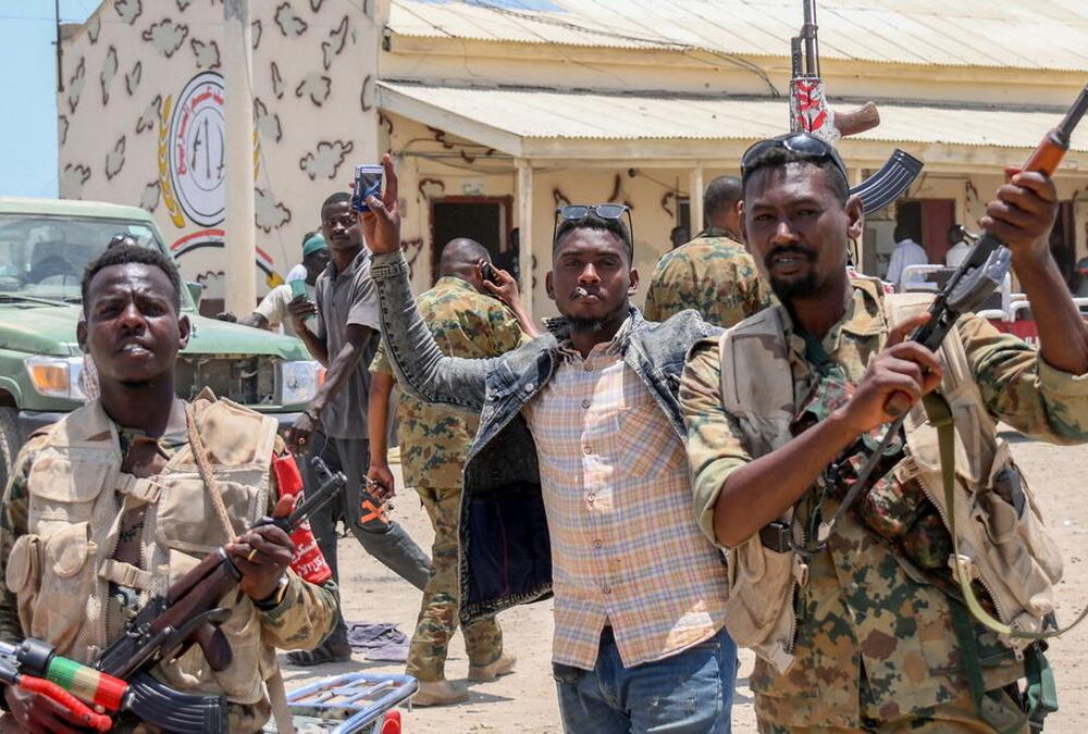 У Судані обстріляли дипломатичний конвой США та напали на посла ЄС