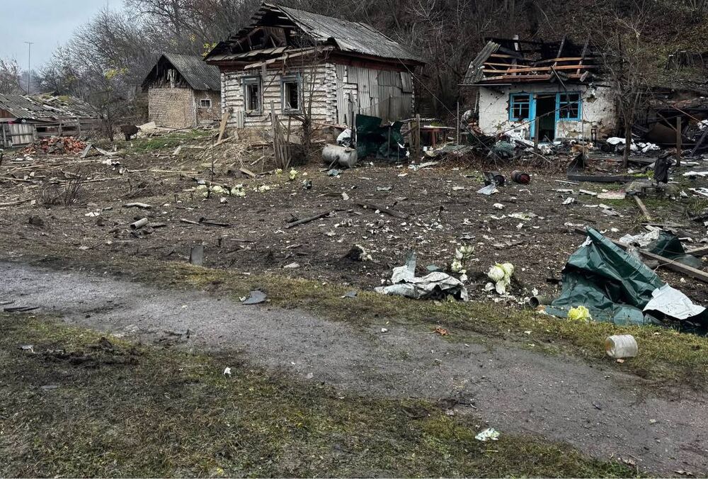 Три человека пострадали в своих домах в результате российского удара по Черниговской области