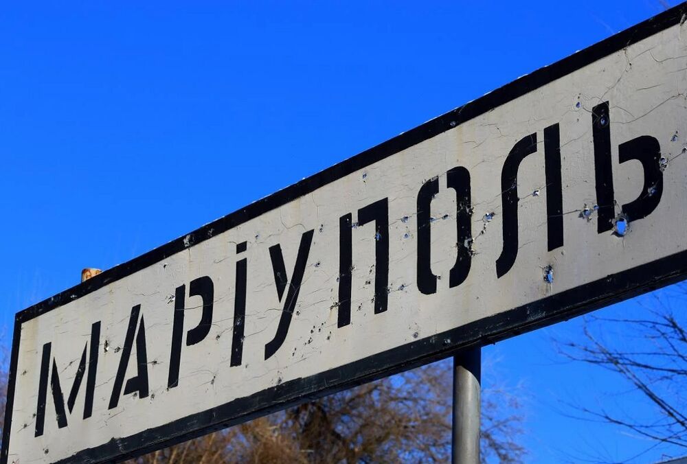 Окупанти в Маріуполі перетворили супермаркет на смітник для тел