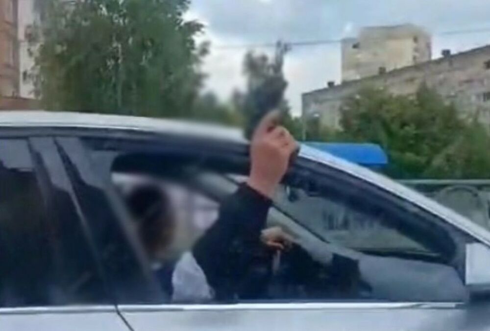 В Киеве мужчины устроили стрельбу из автомобиля