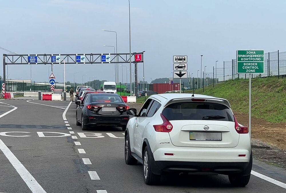 Прикордонники попередили про черги на кордоні