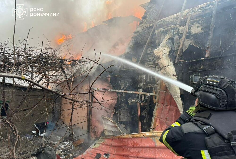 Рятувальники в Покровську потрапили під повторний російський обстріл