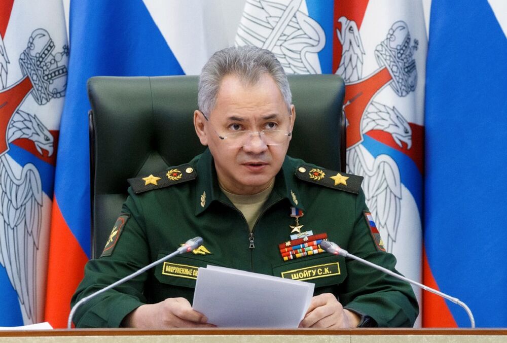 Шойгу на вертолете провел инспекцию оккупационных войск в Украине Шойгу на вертолете провел инспекцию оккупационных войск в Украине