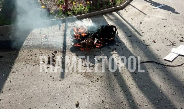 В центре Мелитополя взорвали заминированный скутер: видео