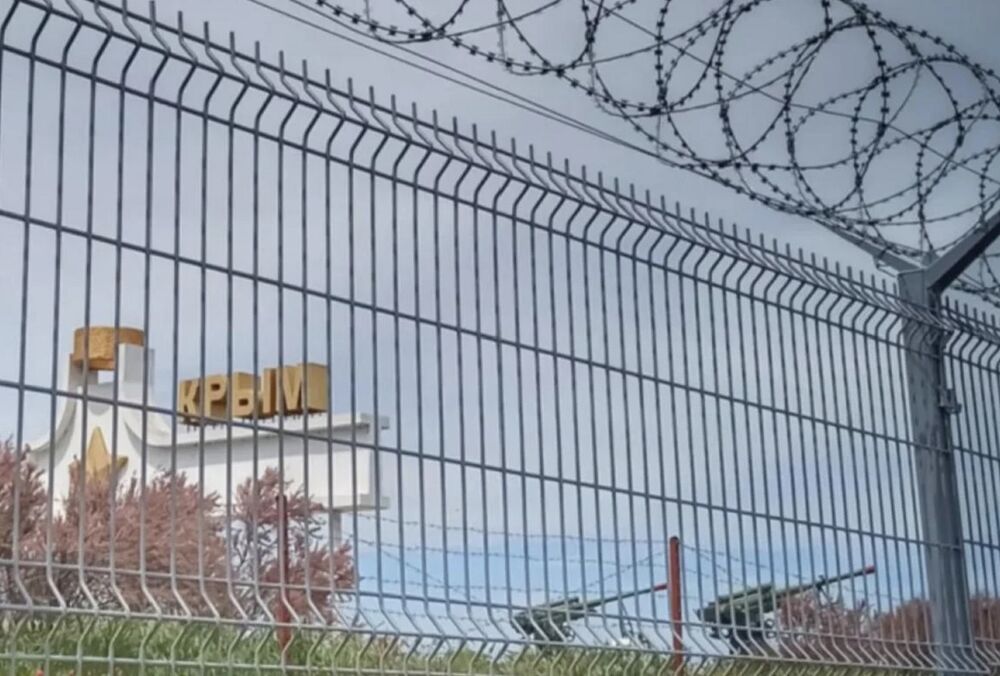 Цієї ночі у Феодосії пролунали потужні вибухи: місто атакували дрони 