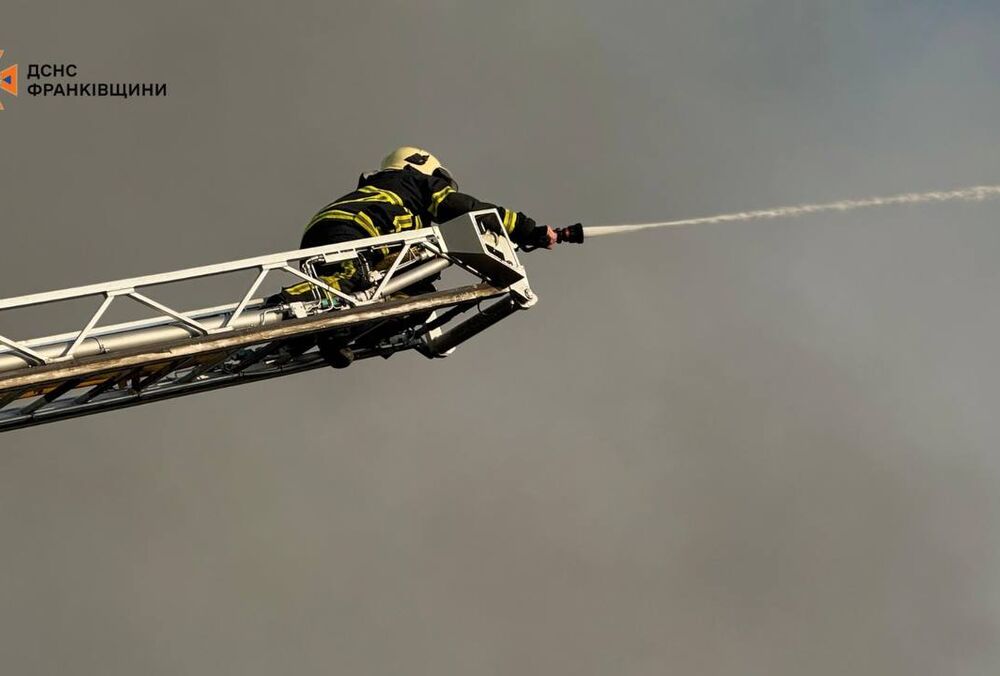 Після нічного обстрілу в Калуші погіршилася якість повітря