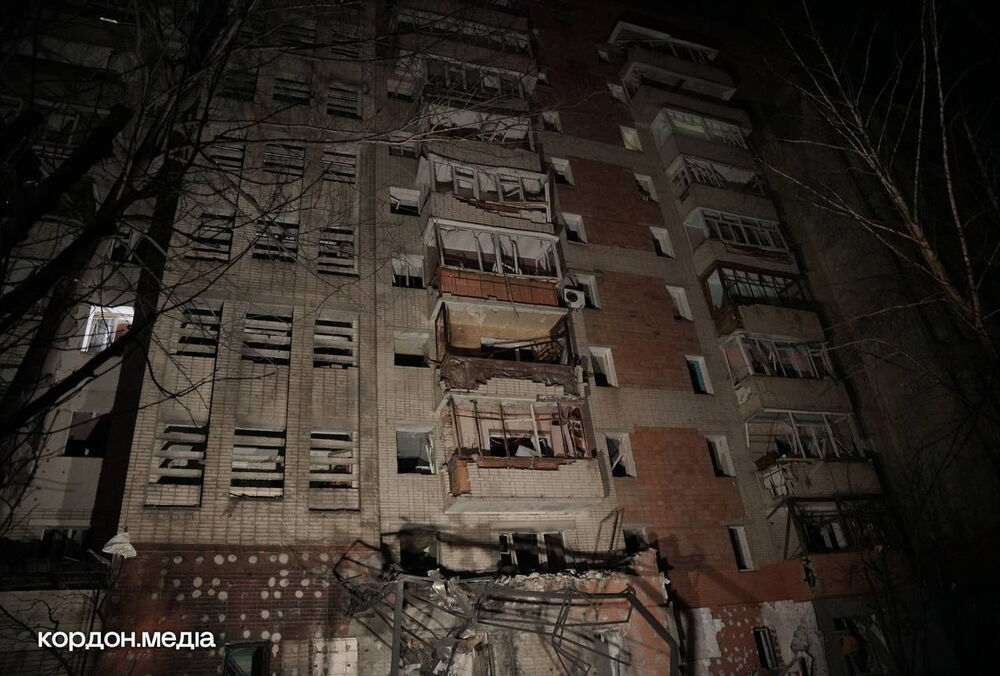 У Сумах дрон ударив по житловому будинку: п'ятеро людей постраждали (фото)