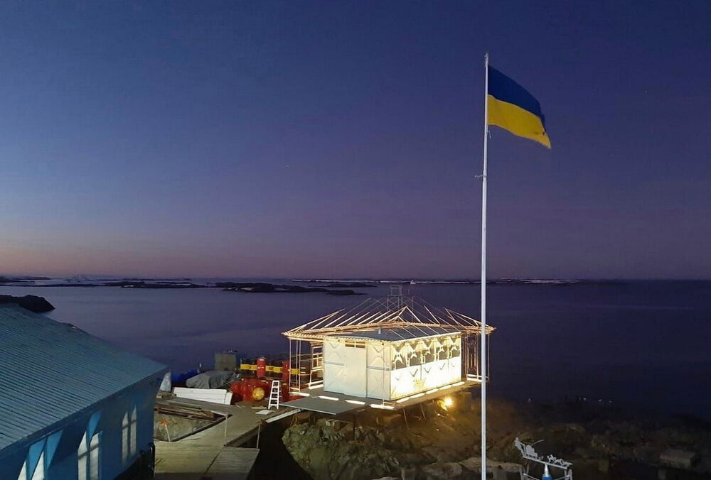 Украинские полярники показали необычное явление на воде