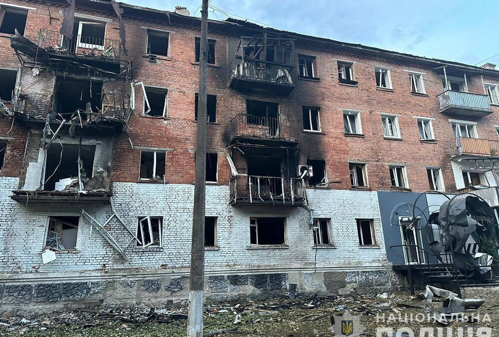 Россияне массированно обстреляли Конотоп: много раненых