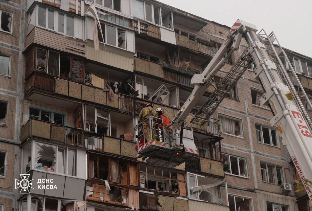 Усі пожежі після масованого нічного обстрілу Києва ліквідовано: фото