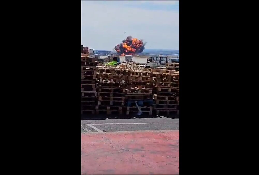 В Испании разбился истребитель F-18: видео