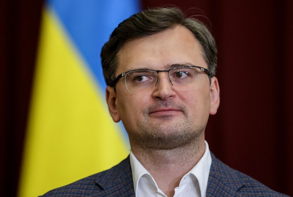 ”Копайте траншеи”: Кулеба вспомнил о первых предупреждениях США о российском вторжении 