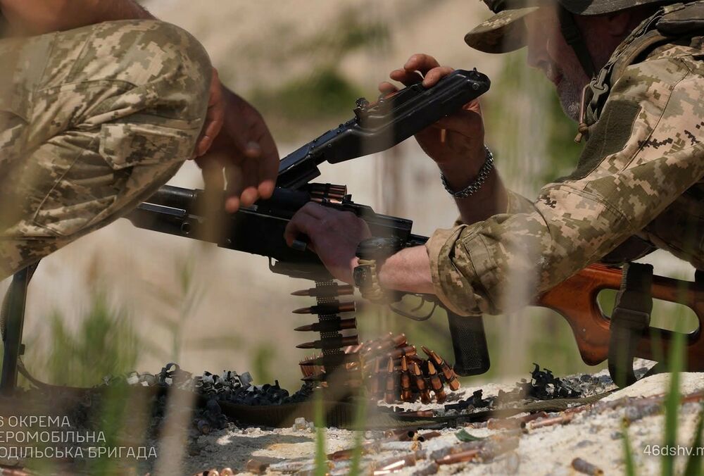 Зеленський підписав закон про військові контракти 60+ Зеленський підписав закон про військові контракти 60+