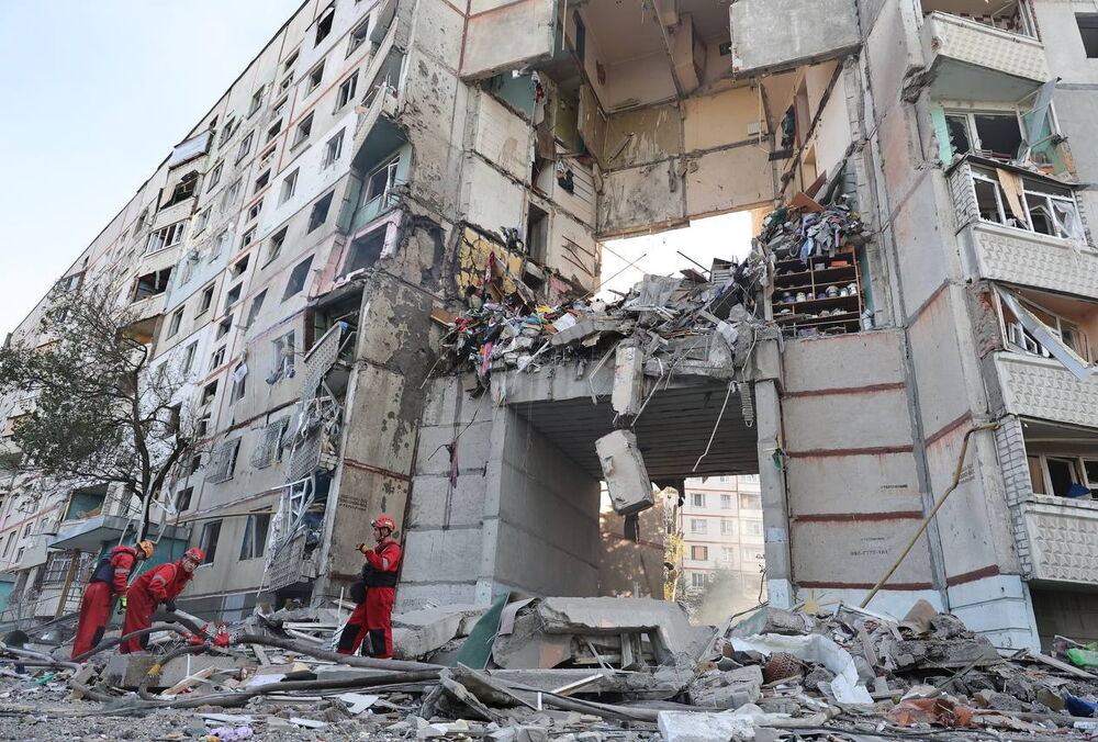 Зростає кількість загиблих внаслідок удару по житловому будинку у Харкові